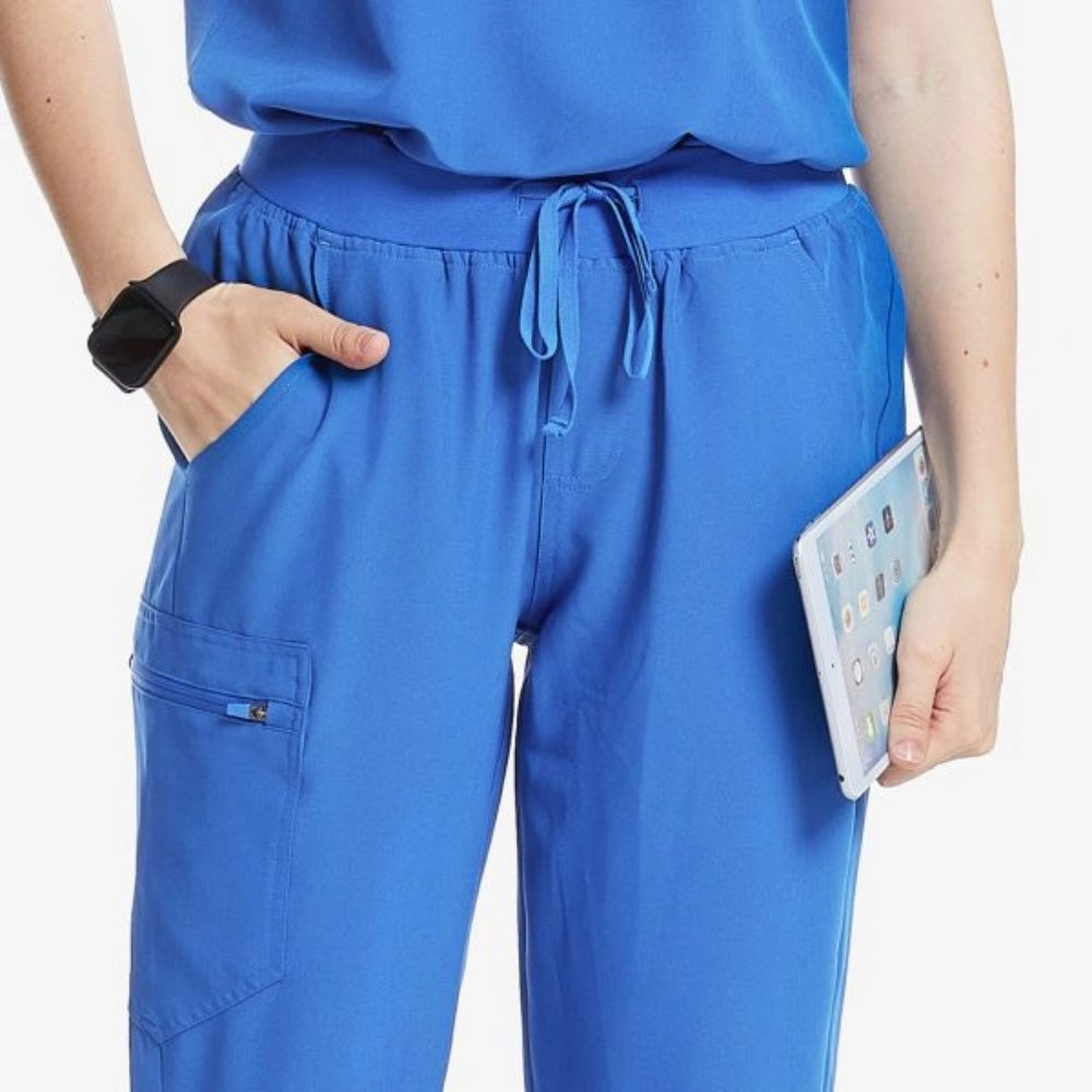 Ceil Blue Scrubs: Why Is This Color So Popular in Healthcare?插图2 Ceil Blue Scrub Pocket Detail